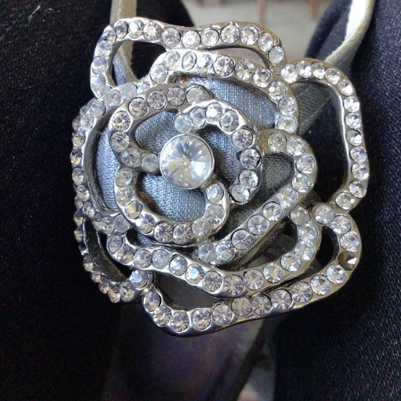 STUART WEITZMAN CRYSTAL FLOWER SANDALS SIZE 6 - Picture 12 of 16